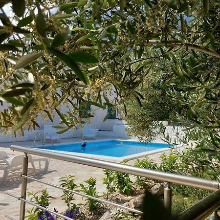 Holiday House M&A&K With Swimming Pool Kaštel Štafilić Eksteriør bilde