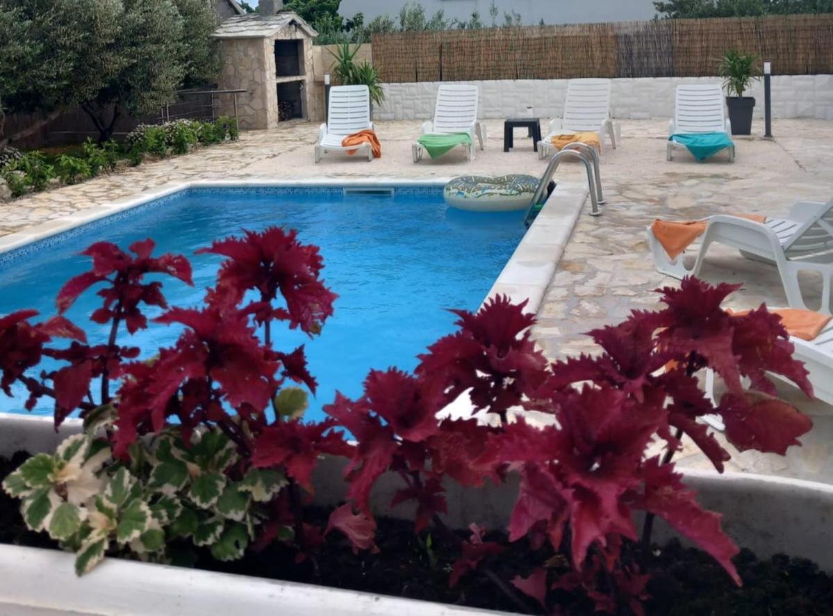 Holiday House M&A&K With Swimming Pool Kaštel Štafilić Eksteriør bilde