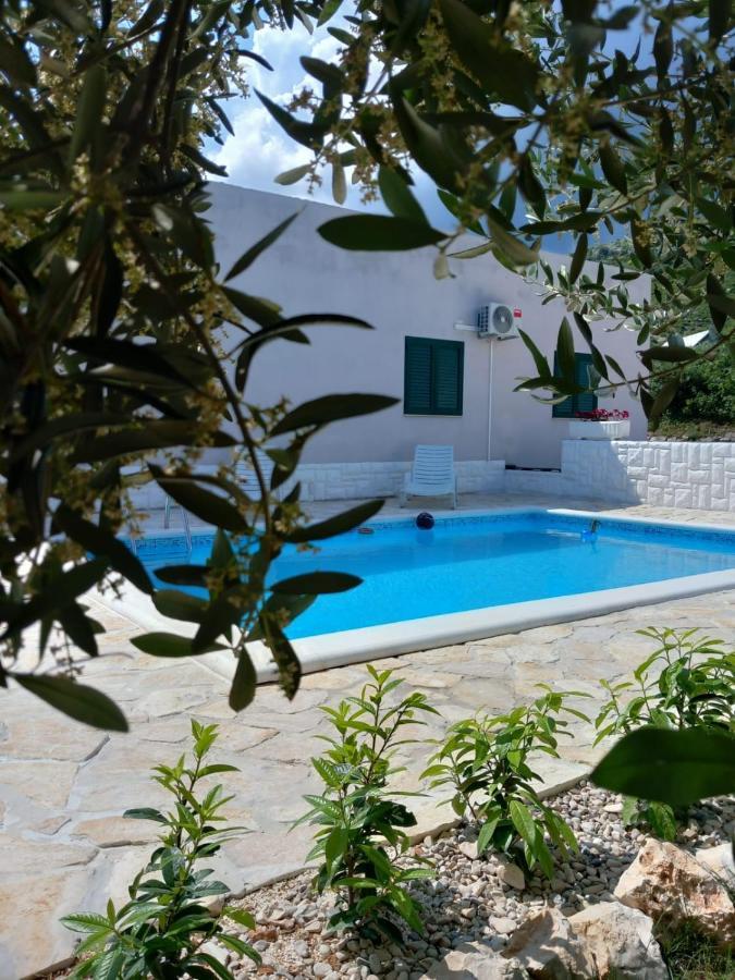 Holiday House M&A&K With Swimming Pool Kaštel Štafilić Eksteriør bilde