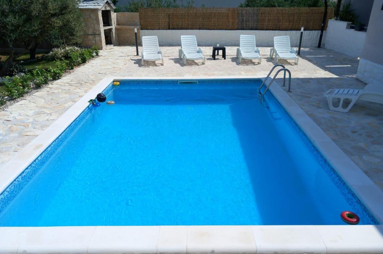 Holiday House M&A&K With Swimming Pool Kaštel Štafilić Eksteriør bilde