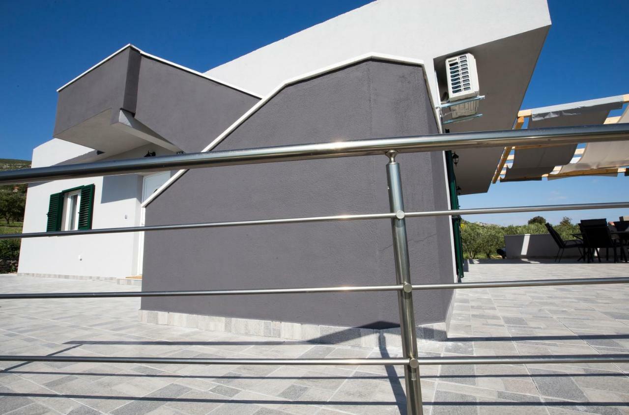 Holiday House M&A&K With Swimming Pool Kaštel Štafilić Eksteriør bilde