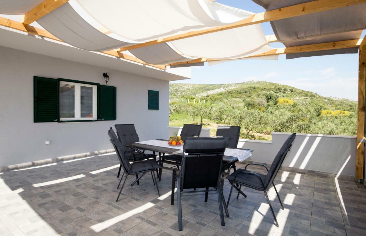 Holiday House M&A&K With Swimming Pool Kaštel Štafilić Eksteriør bilde