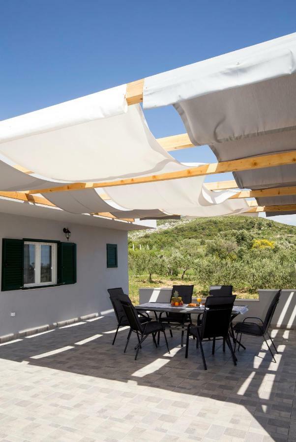 Holiday House M&A&K With Swimming Pool Kaštel Štafilić Eksteriør bilde